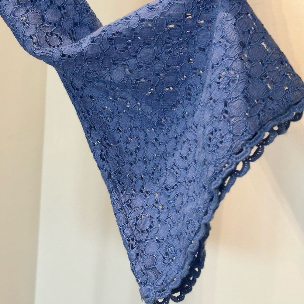 Banana Republic Lacey Blouse Crochet Like Overlay Pretty Periwinkle Size Medium - Picture 4 of 9